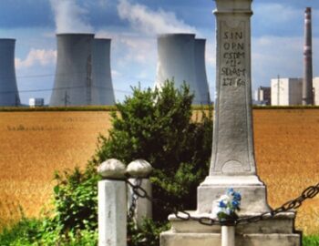 AKW hinter Weizenfeld