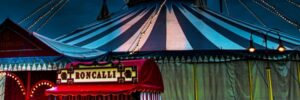 buntes Zirkuszelt