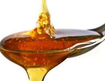 Honig auf einem Loeffel