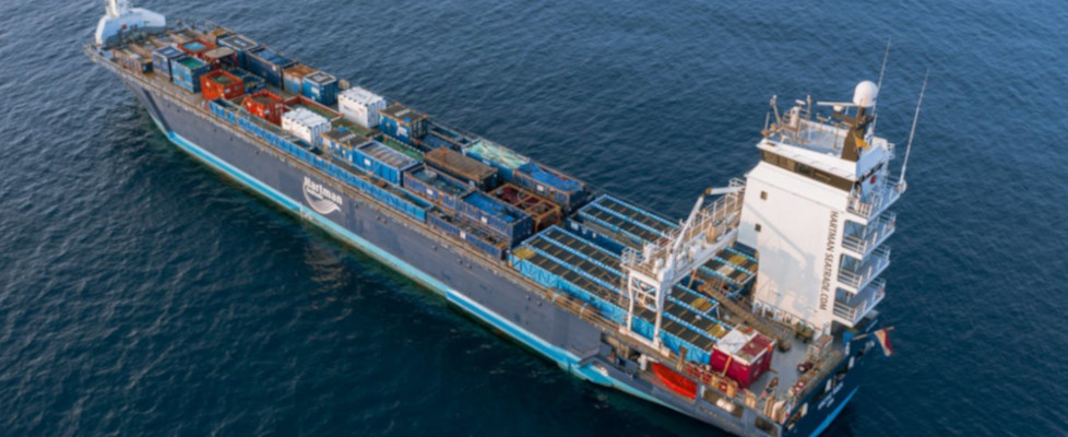 Containerschiff auf dem Ozean