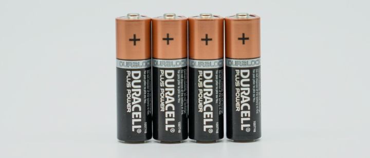 4 AA Batterien